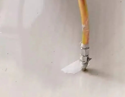 永和瓷砖空鼓维修公司专业解答在瓷砖铺贴过程中，如果使用的砂料过粗（如全部使用了粗砂），可能会导致以下问题